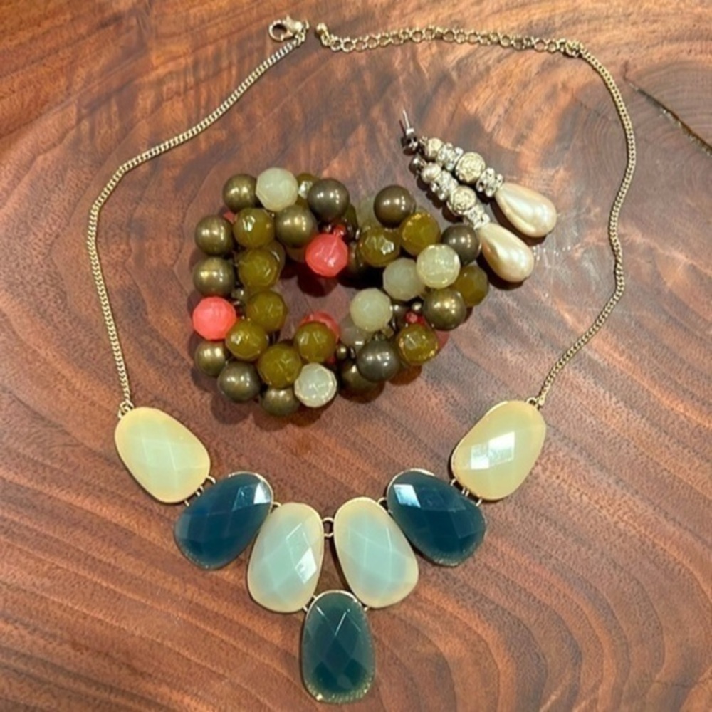 Set costume jewelry